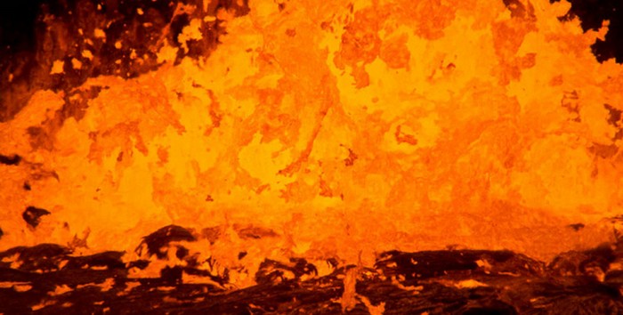 close up de rochas derretidas (lava)