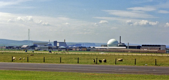 vista do campo e construção