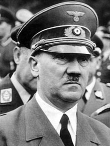 Hitler usando quepe